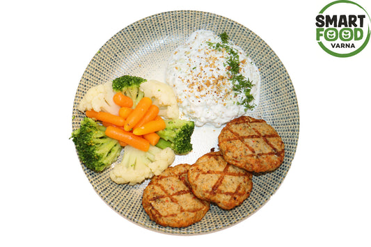 Chicken meatball 3 pcs. with 2 side dishes of choice, 380 g.