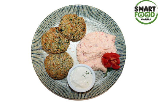 Spinach meatballs 3 pcs. with homemade milk sauce and 1 side dish of choice, 300 g.